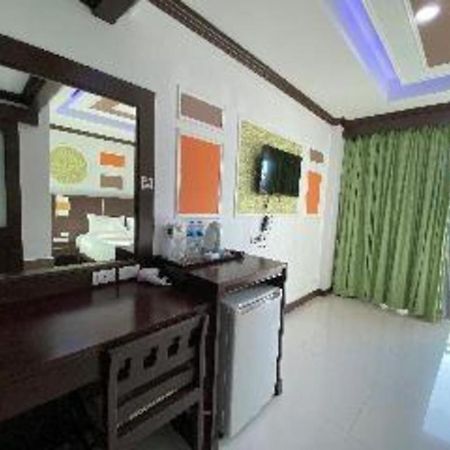 Готель Azure Bangla Phuket Patong Екстер'єр фото