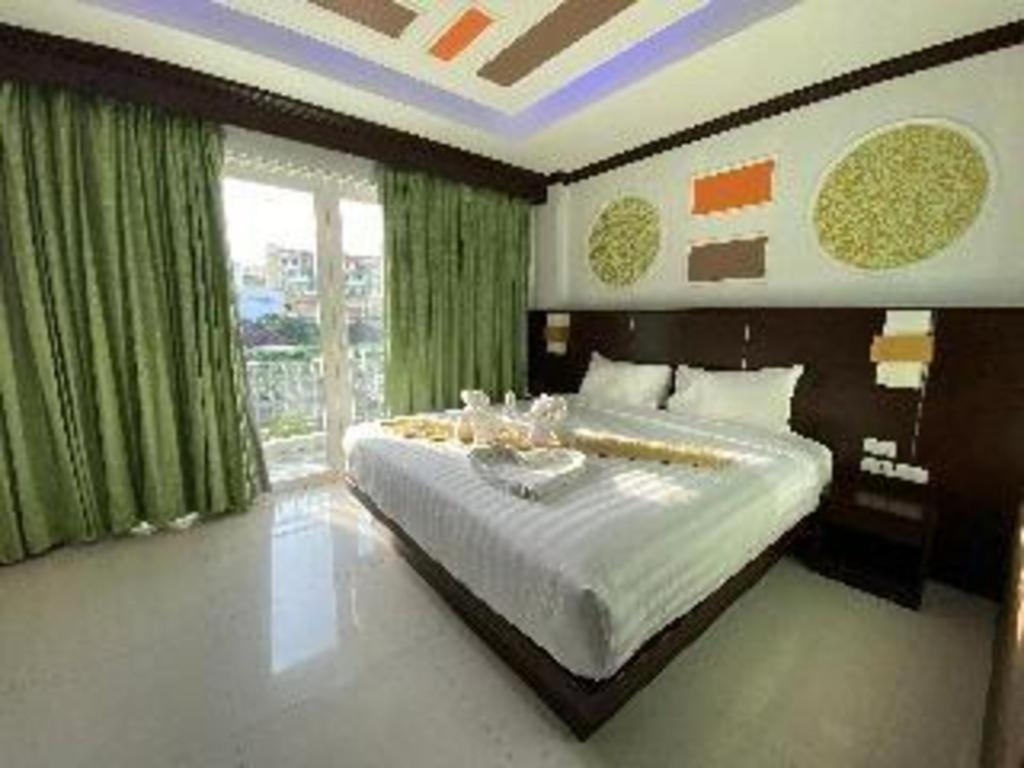 Готель Azure Bangla Phuket Patong Екстер'єр фото