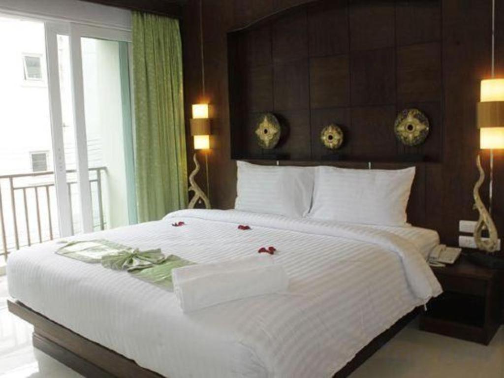 Готель Azure Bangla Phuket Patong Екстер'єр фото