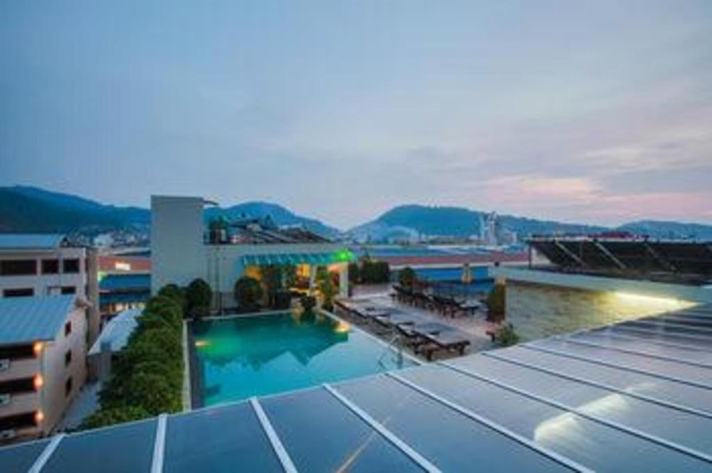 Готель Azure Bangla Phuket Patong Екстер'єр фото