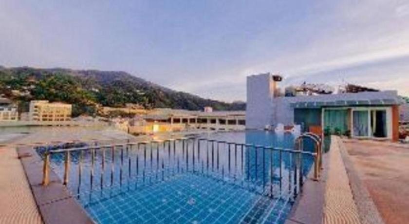 Готель Azure Bangla Phuket Patong Екстер'єр фото